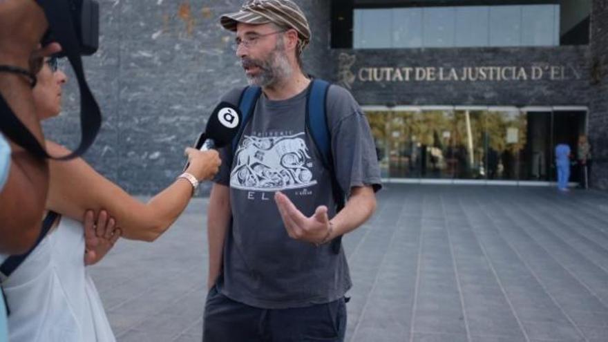 Dos policías denuncian a un repartidor de comida por hablarles en valenciano