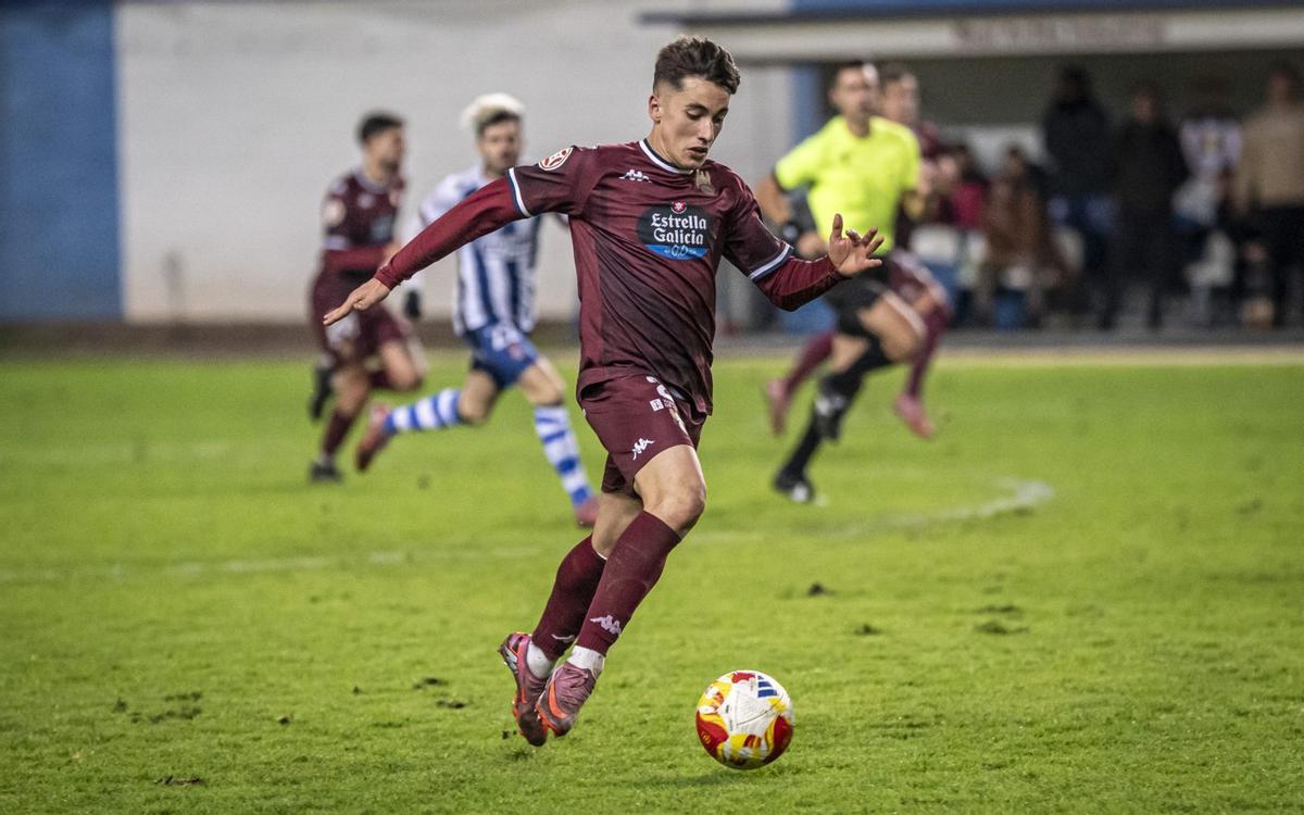 Víctor Eimil, frente al Avilés. | XURDE MARGARIDE