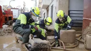 El trabajo de los bomberos de Córdoba en la zona cero: drenar y esperar no encontrar víctimas