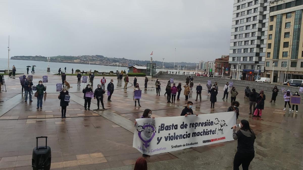 Concentración de estudiantes en El Náutico, por el día de la Mujer.