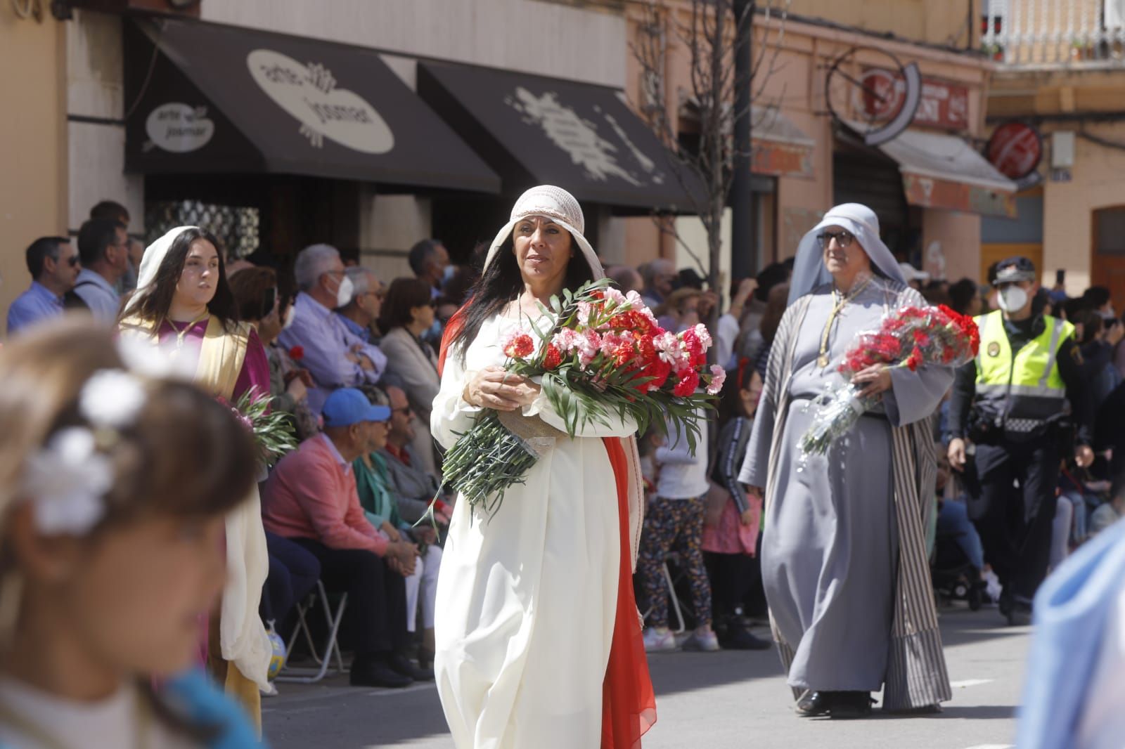 Flores y alegría para despedir la Semana Santa Marinera en el desfile de Resurrección