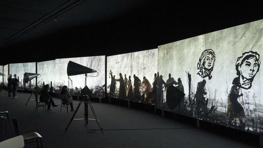 Instalación “More sweetly play the dance” (Tocad más dulcemente la danza) de William Kentridge en el Museo Picasso Málaga.