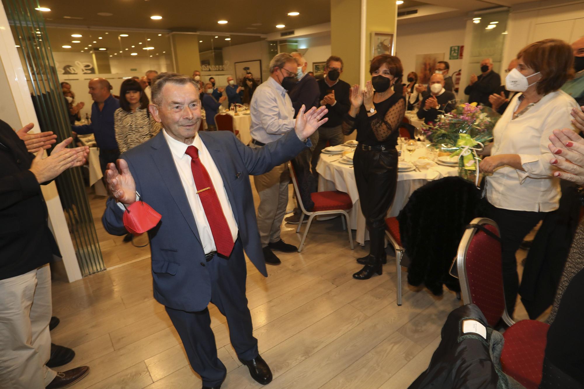 Homenaje del fútbol avilesino a Maxi González Asprón por su retirada