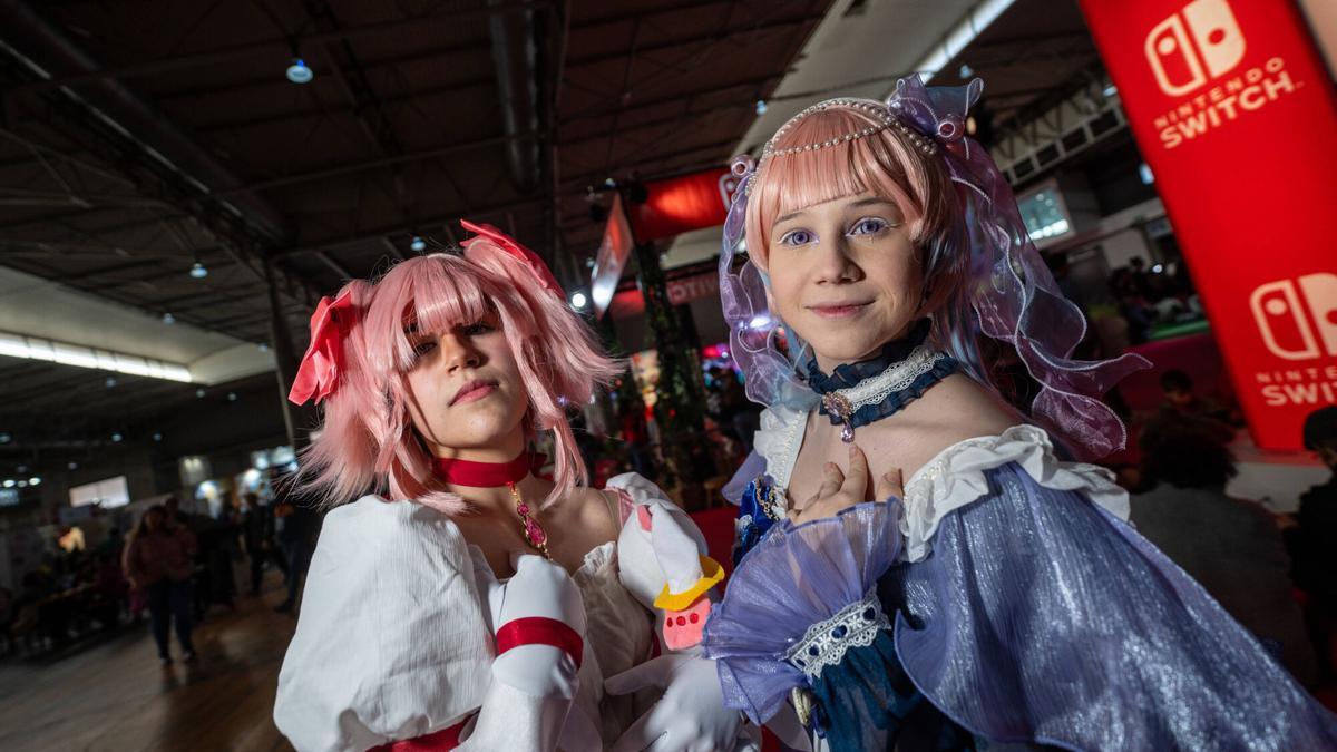Dos participantes del Manga Barcelona 2024.