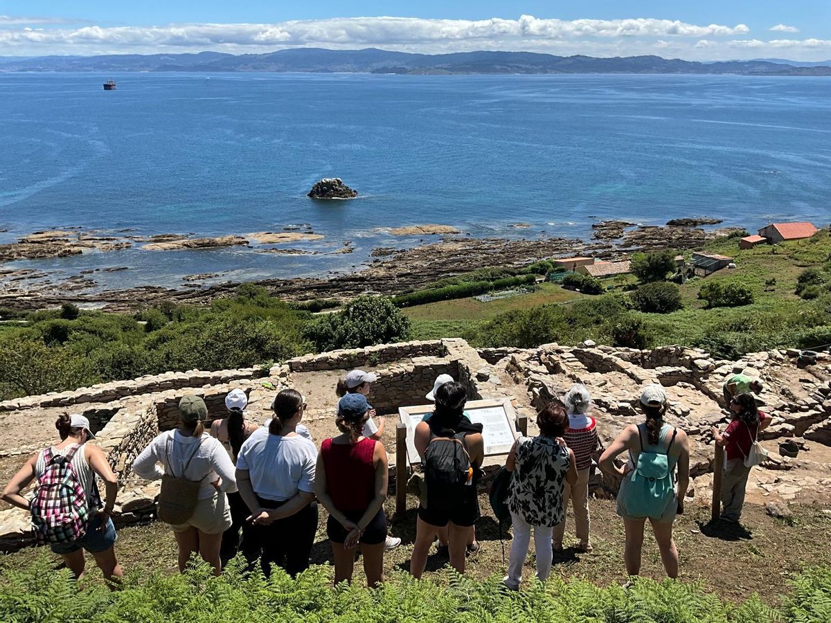 Visita guiada al castro de Ons.