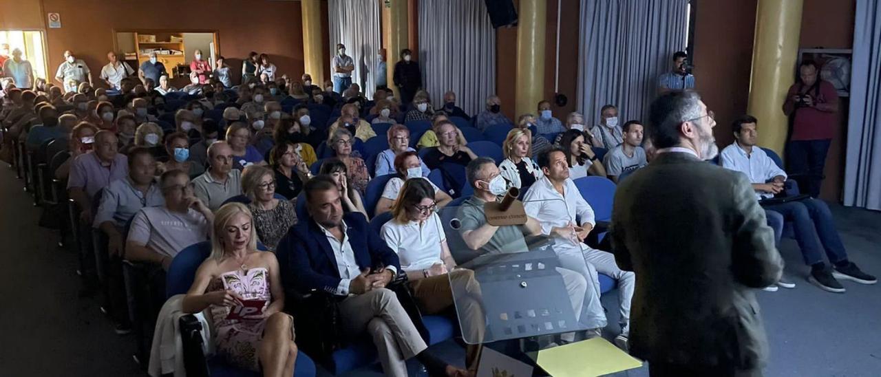 Un momento de la audiencia pública en el Centro Cívico. | LEVANTE.-EMV