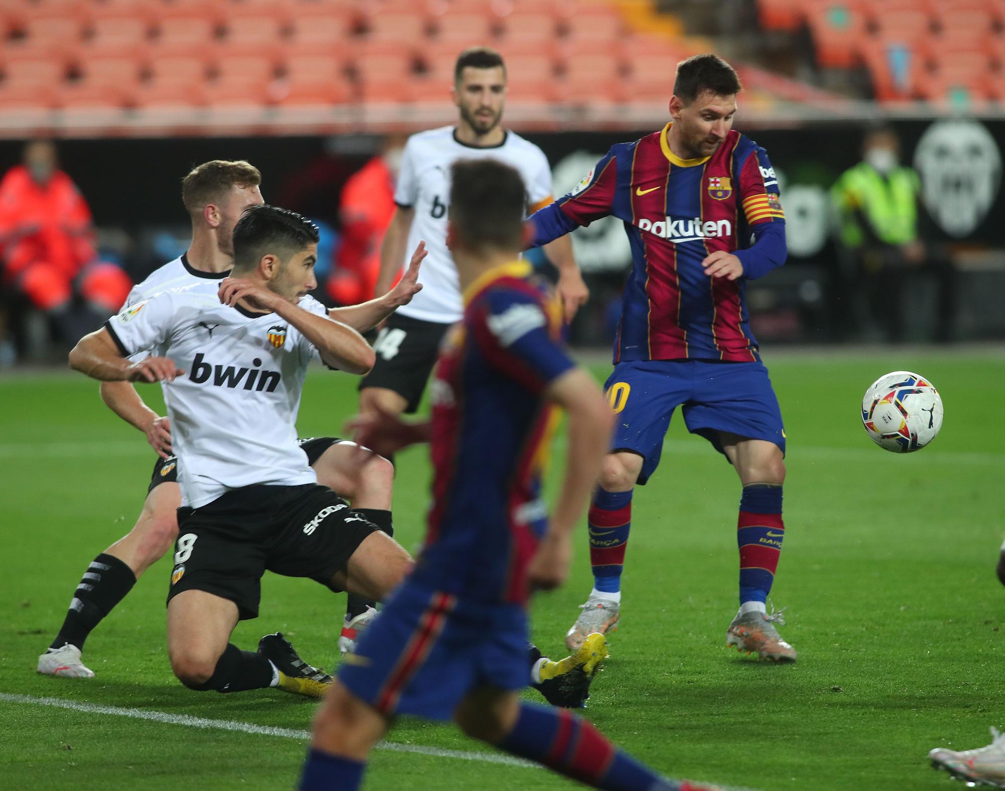 Todas las imágenes del partido entre el Valencia CF y el Barcelona