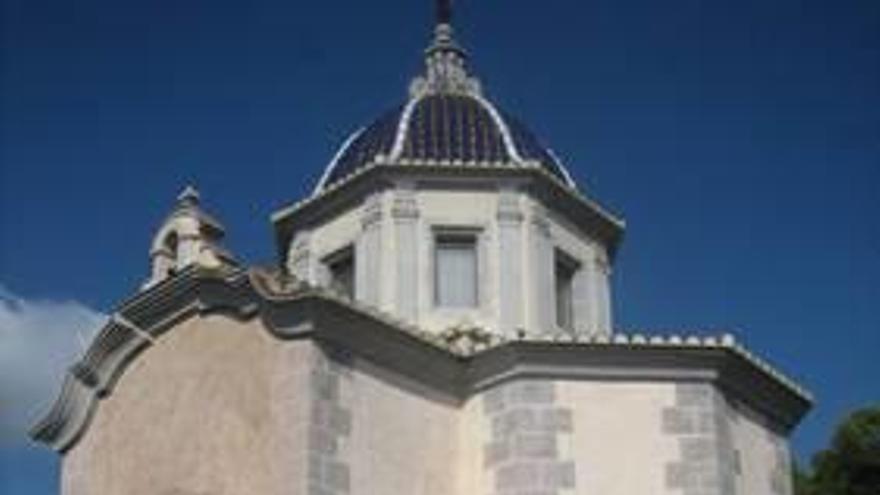 la emblemática ermita de sant antoni es el punto de partida propuesto para empezar la ruta. El Palau Castell en la plaza Mayor o el Calvario son otros de los puntos indispensables a visitar f m. m.