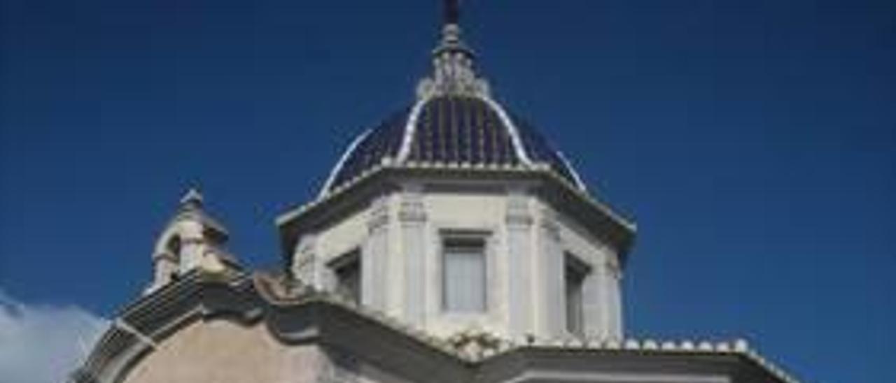 la emblemática ermita de sant antoni es el punto de partida propuesto para empezar la ruta. El Palau Castell en la plaza Mayor o el Calvario son otros de los puntos indispensables a visitar f m. m.