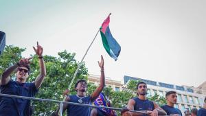 Así ondeaba Lamine la bandera de Palestina