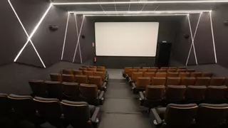 ¿Sabes qué es la “sesión teta” que está en Madrid y que nada tiene que ver con el cine para adultos?