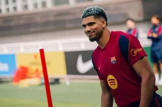 Ronald Araujo jugará un año en el Liverpool cedido por el Barça