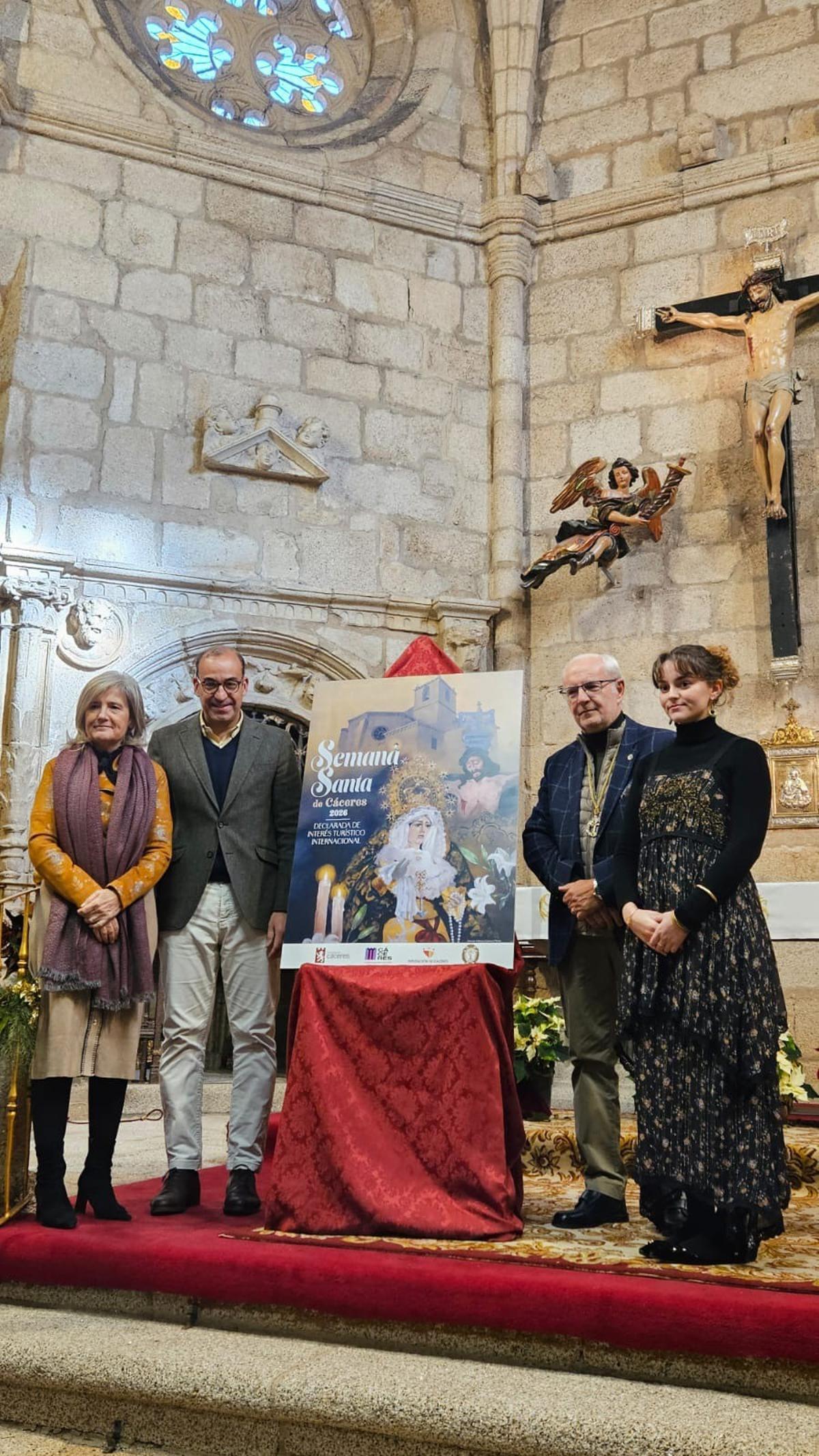 Fotogalería | Así se ha desarrollado la presentación del cartel de la Semana Santa de Cáceres