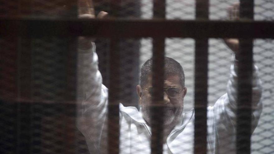 Condenan a Mursi a 20 años de cárcel por sucesos violentos ocurridos en 2012