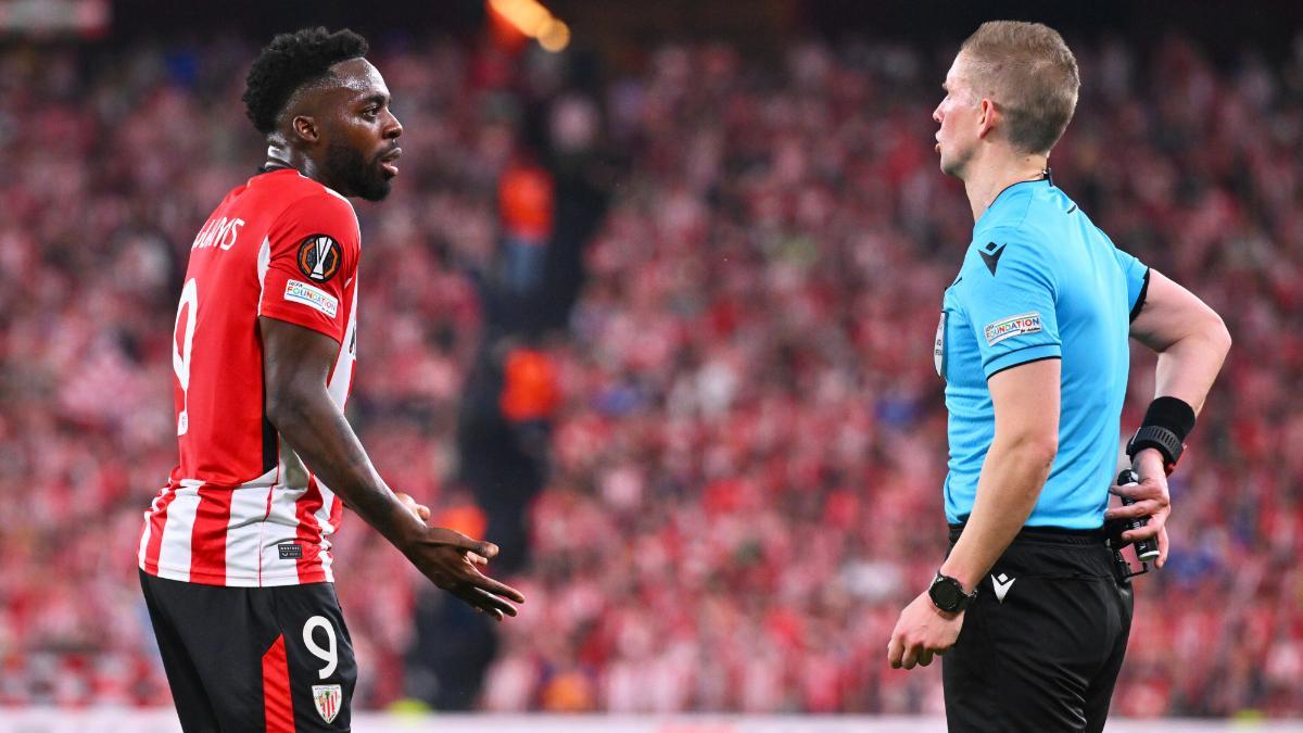 Iñaki Williams se mostró descontento con el arbitraje