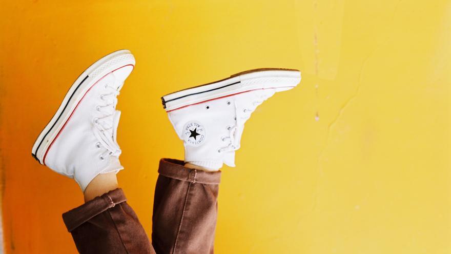 El mejor tip para limpiar tus zapatillas Converse blancas