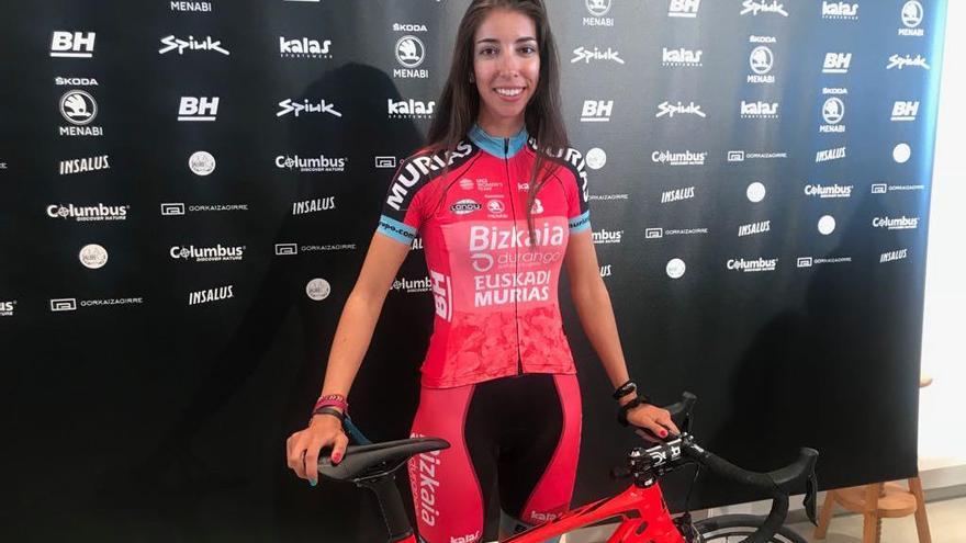 Sandra Alonso en la presentación con su nuevo equipo