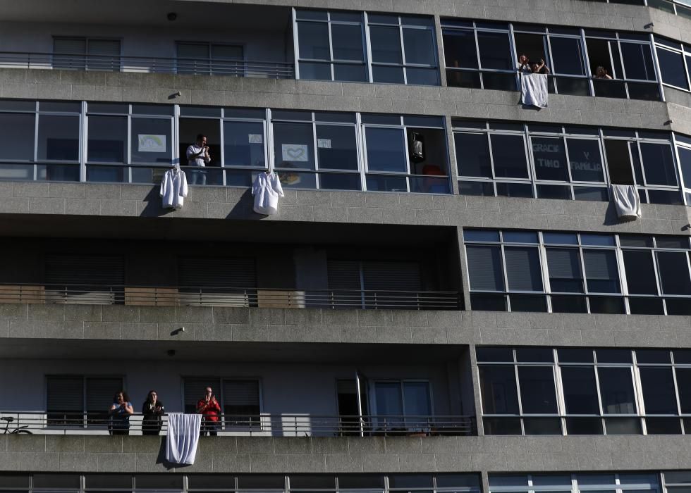 ¡GRAZAS!: el mensaje de Vigo a los sanitarios en su último homenaje.