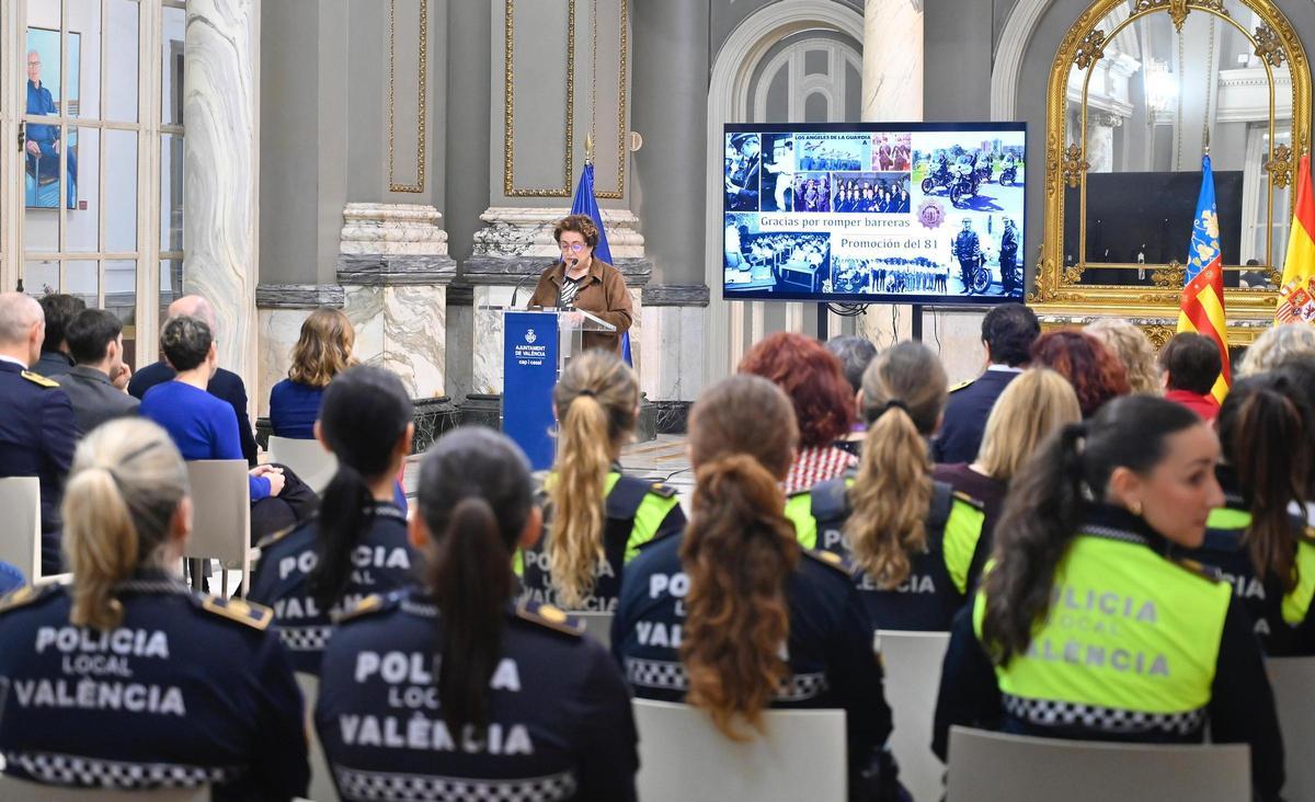 Homenaje a las pioneras de la Policía Local de València