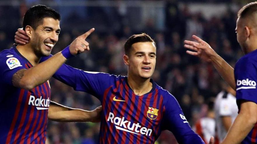 El Barça remunta a Vallecas per seguir líder