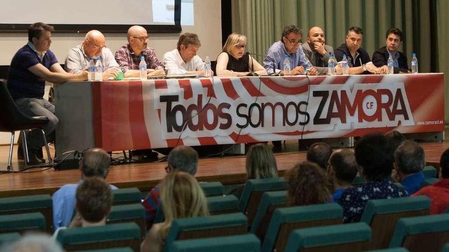 Un momento de la asamblea de socios celebrada el martes en el Colegio Universitario.