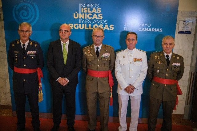 Acto institucional del Día de Canarias en el Teatro Guimerá