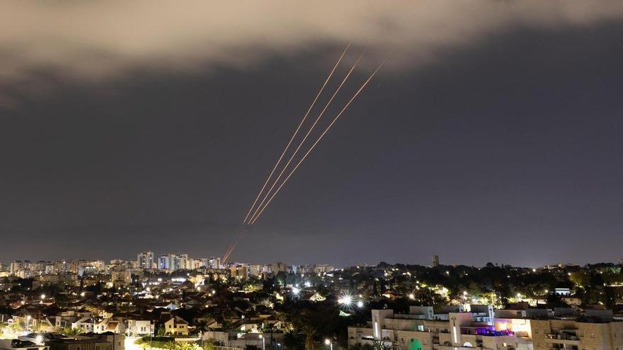Hizbulá ataca a Israel con &quot;decenas&quot; de cohetes en respuesta al asesinato de los líderes aliados