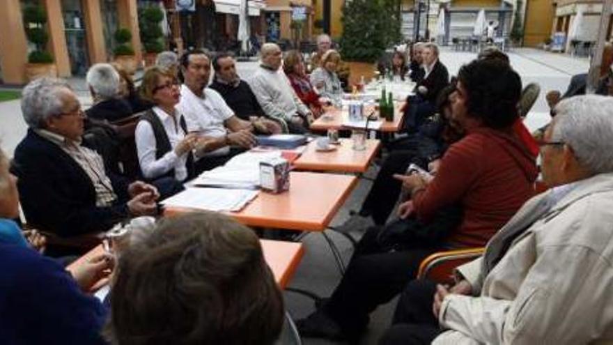 Asamblea celebrada ayer para impulsar la figura del alcalde pedáneo.