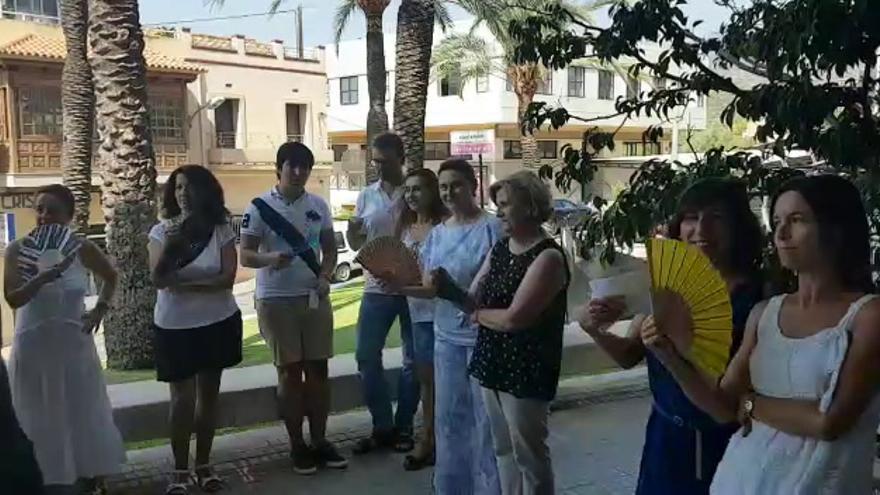 Protesta de trabajadores del Ayuntamiento de Benicàssim por el calor