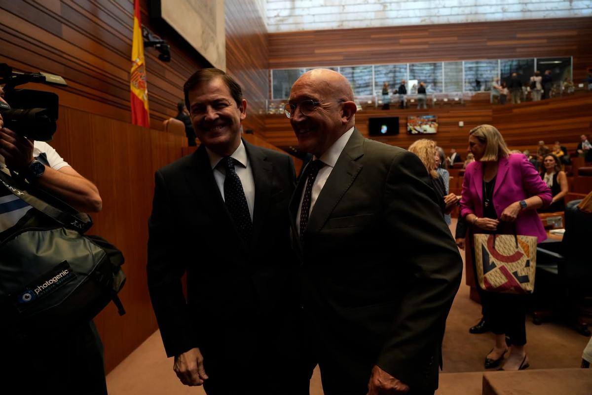 Alfonso Fernández Mañueco junto al zamorano Jesús Julio Carnero, alcalde de Valladolid.