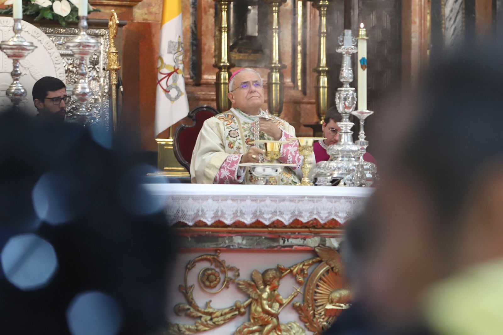 El obispo de Córdoba pide por la paz en la misa de la Navidad