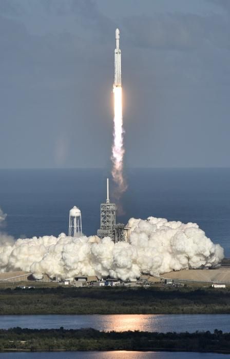 Llançament del coet «Falcon Heavy» d'SpaceX