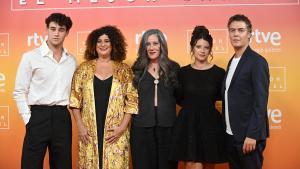 Los protagonistas de la serie La promesa durante la presentación de la nueva programación de RTVE para la próxima temporada