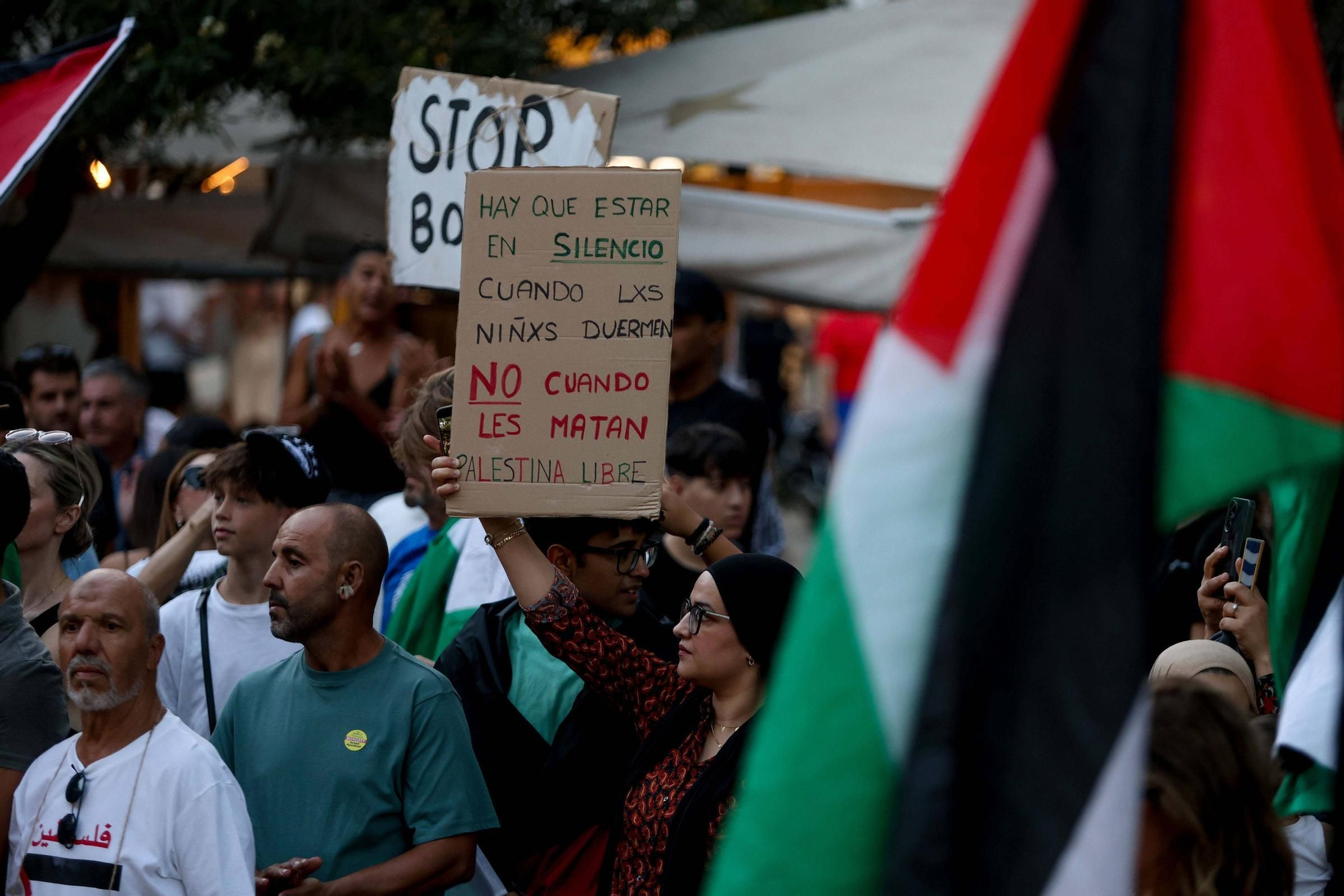 Galería: 250 personas claman en Ibiza contra el genocidio en Gaza