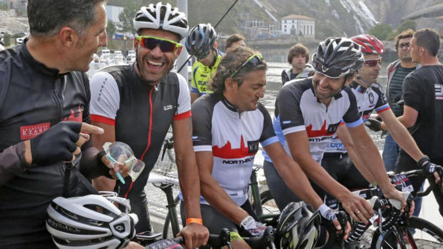 Claudio Chiapucci, con Miguel Indurain, Óscar Pereiro y Ezequiel Mosquera