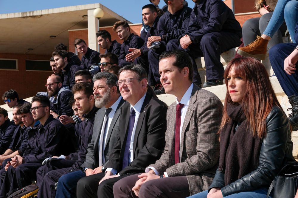 Visita de Ximo Puig al instituto de Formación Profesional Valle de Elda