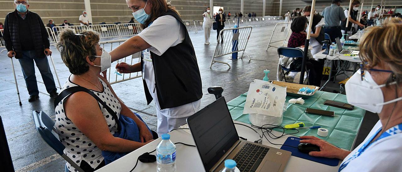 Inicio de las nuevas jornadas de vacunación masiva en el Recinto Ferial.   | // GUSTAVO SANTOS