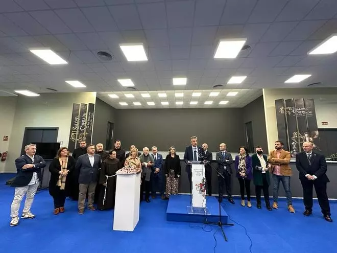 El Salón Cofrade de Hinojosa reúne a más de 30 expositores del ámbito de la Semana Santa