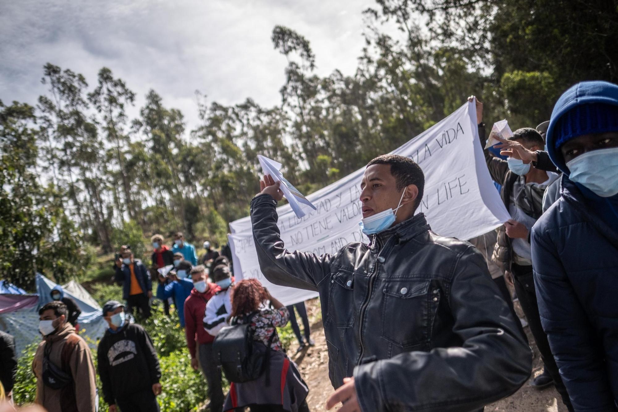Protestas de migrantes en Las Raíces