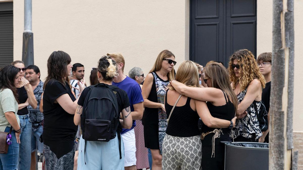 Hacen un minuto de silencio por las dos víctimas de violencia machista en Rubí de este martes