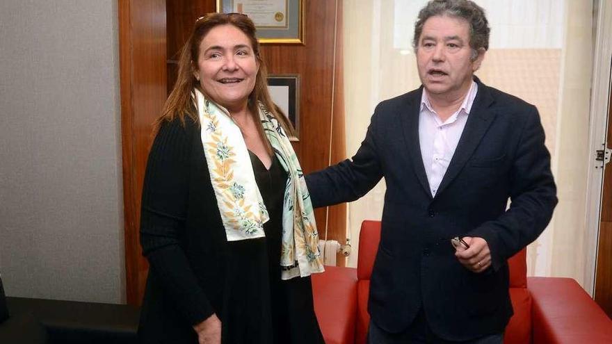 Ana Ortiz y Miguel Fernández Lores, en su encuentro de ayer. // Rafa Vázquez