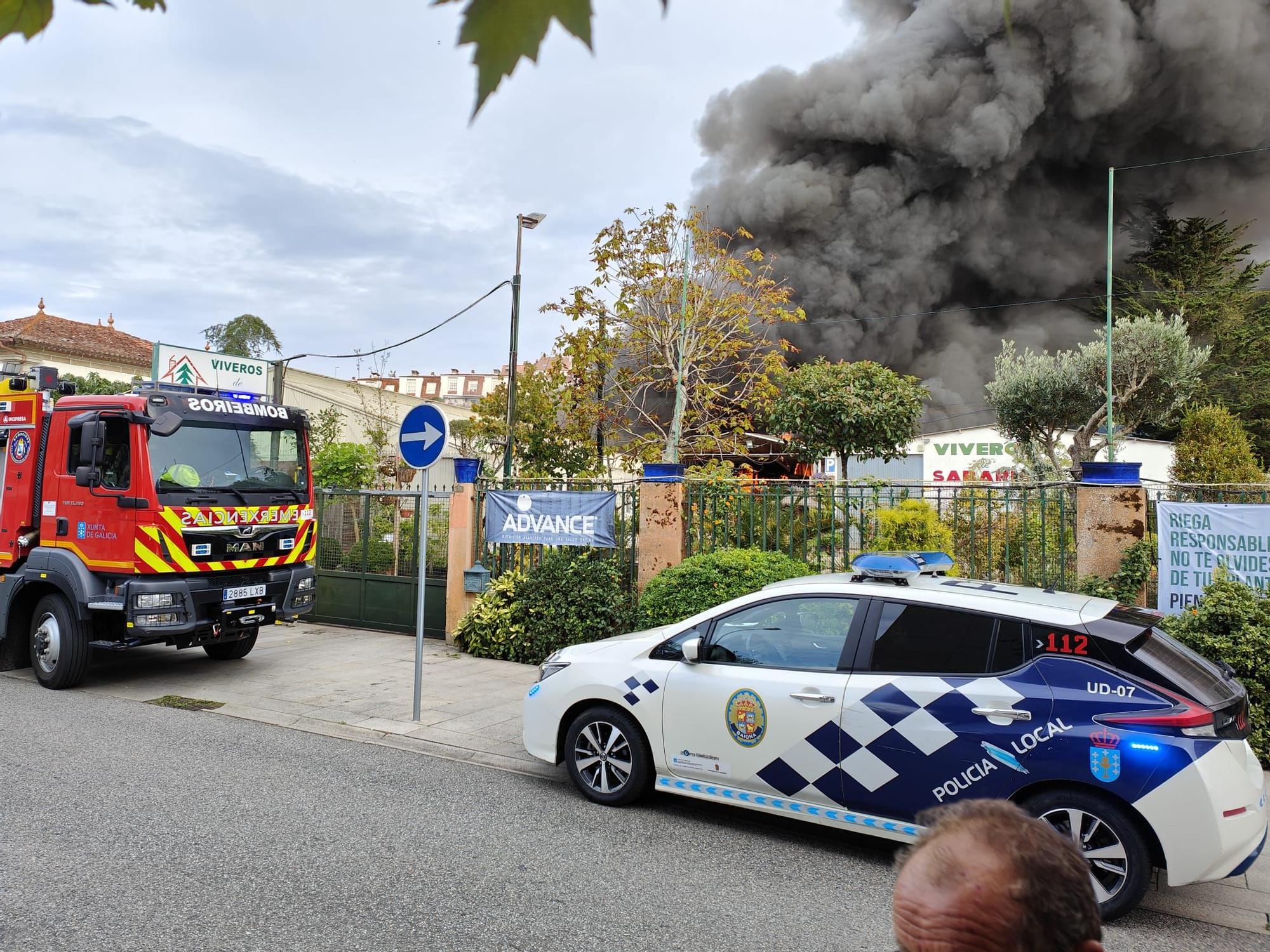 Las imágenes del incendio de 'Viveiros de Sabarís' en Baiona