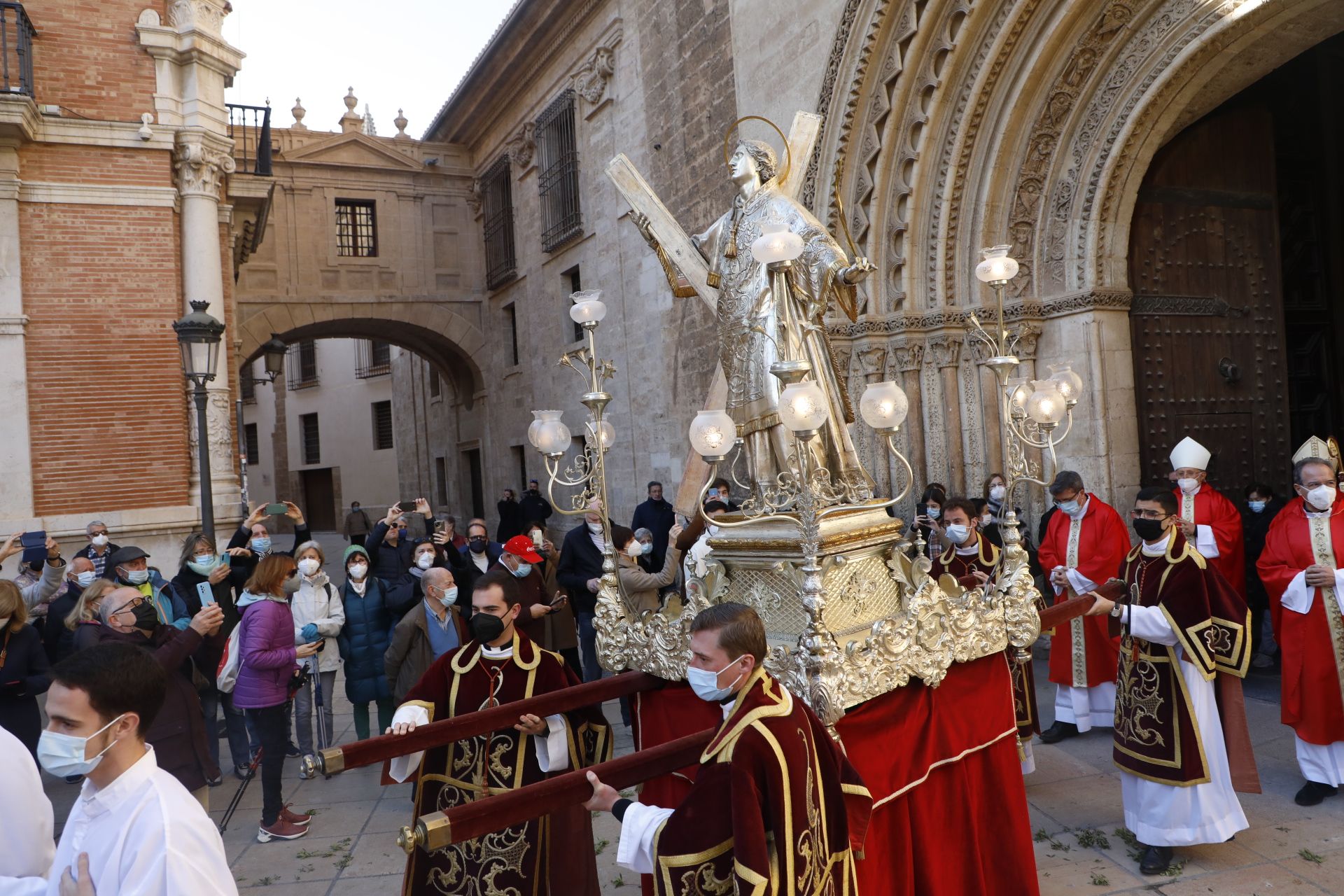 Procesión de San Vicente Mátir, corta y con poca afluencia por las obras en la plaza de la Reina