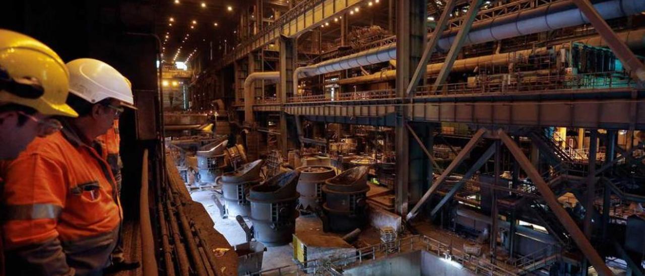 Interior de la acería LD-III de Arcelor, en Avilés.