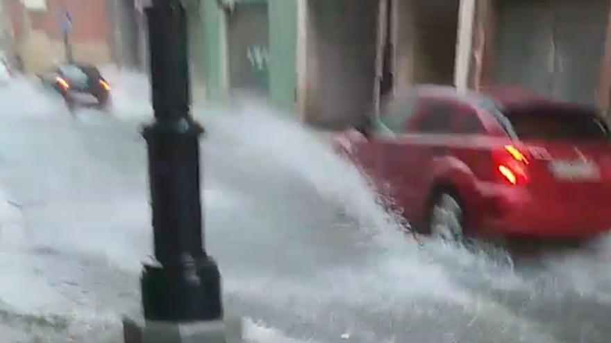 La tormenta deja una espectacular riada en Oviedo