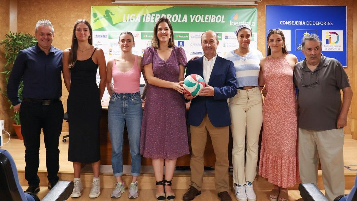 Foto de familia del acto de presentación del bilateral entre España y Suiza en el CID