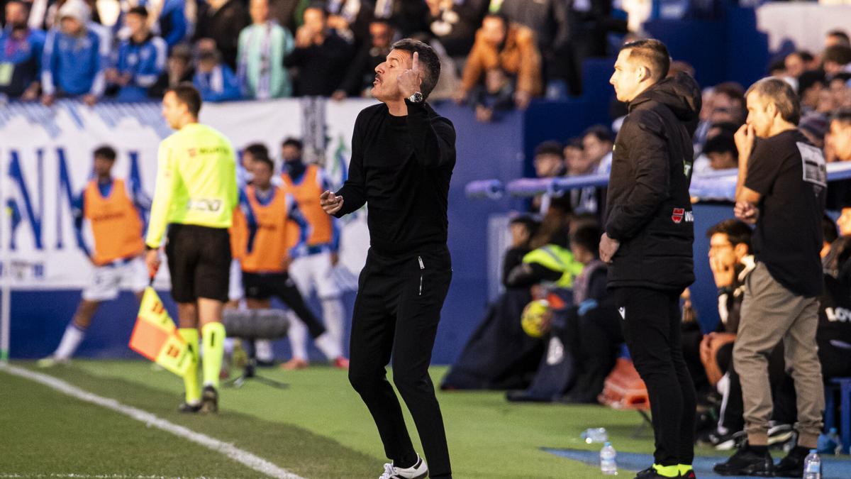 Iván Ania, en la banda de Butarque, el pasado domingo, durante el partido entre el Leganés y el Córdoba.