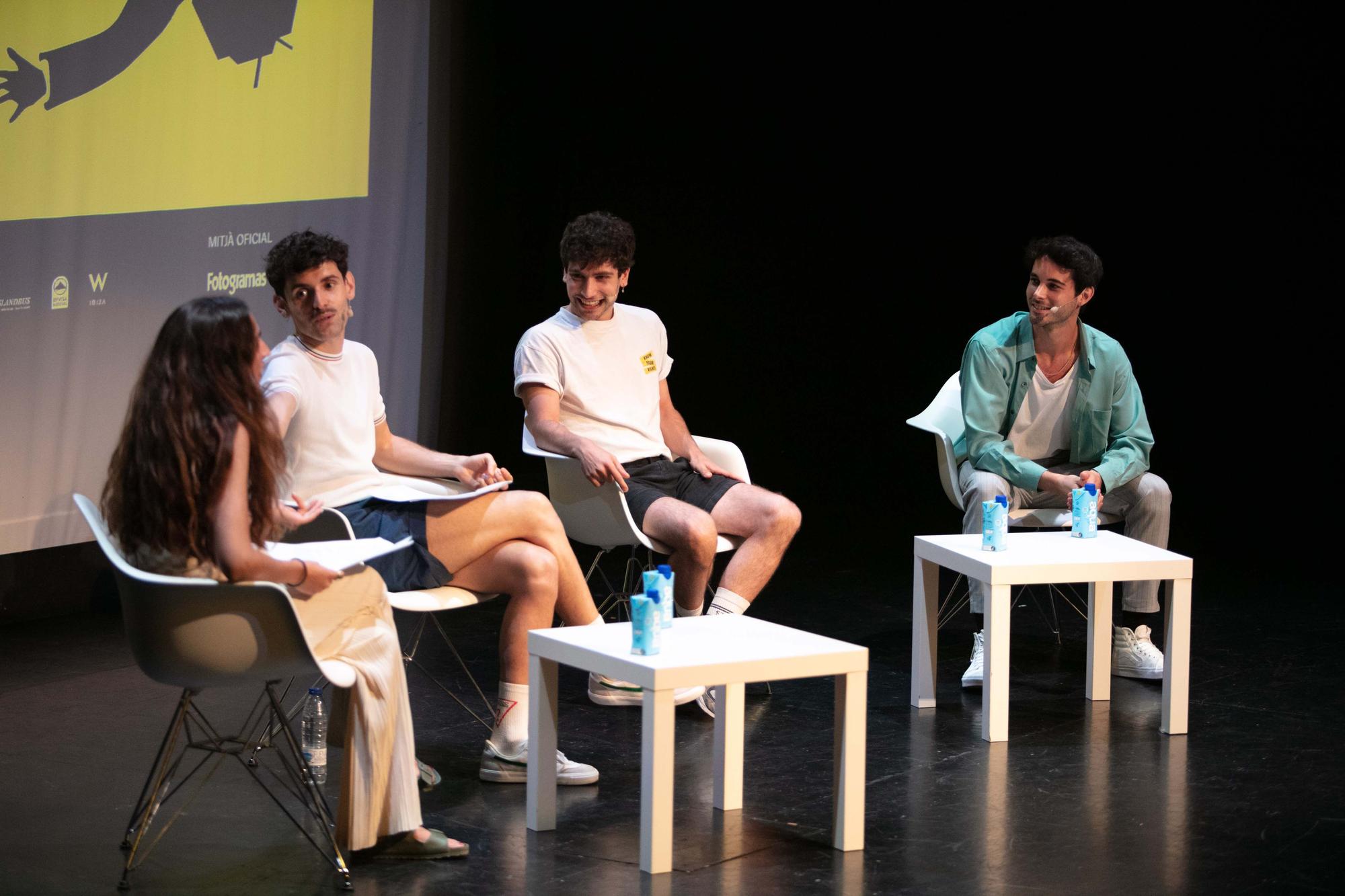 Actores de la serie 'Merlí' en Ibiza