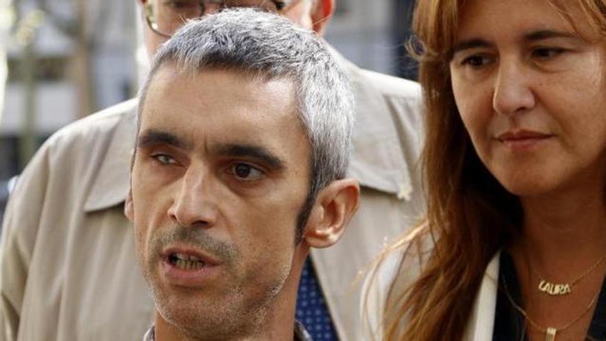 Òmnium demanarà 13 anys de presó per als policies del cas Roger Español pels delictes de lesions i tortura