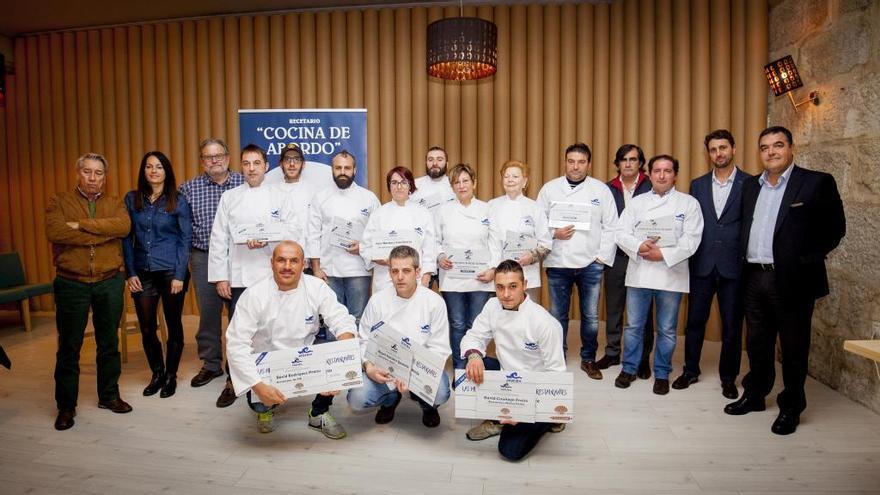 Foto de familia de los ganadores del concurso de Pereira.